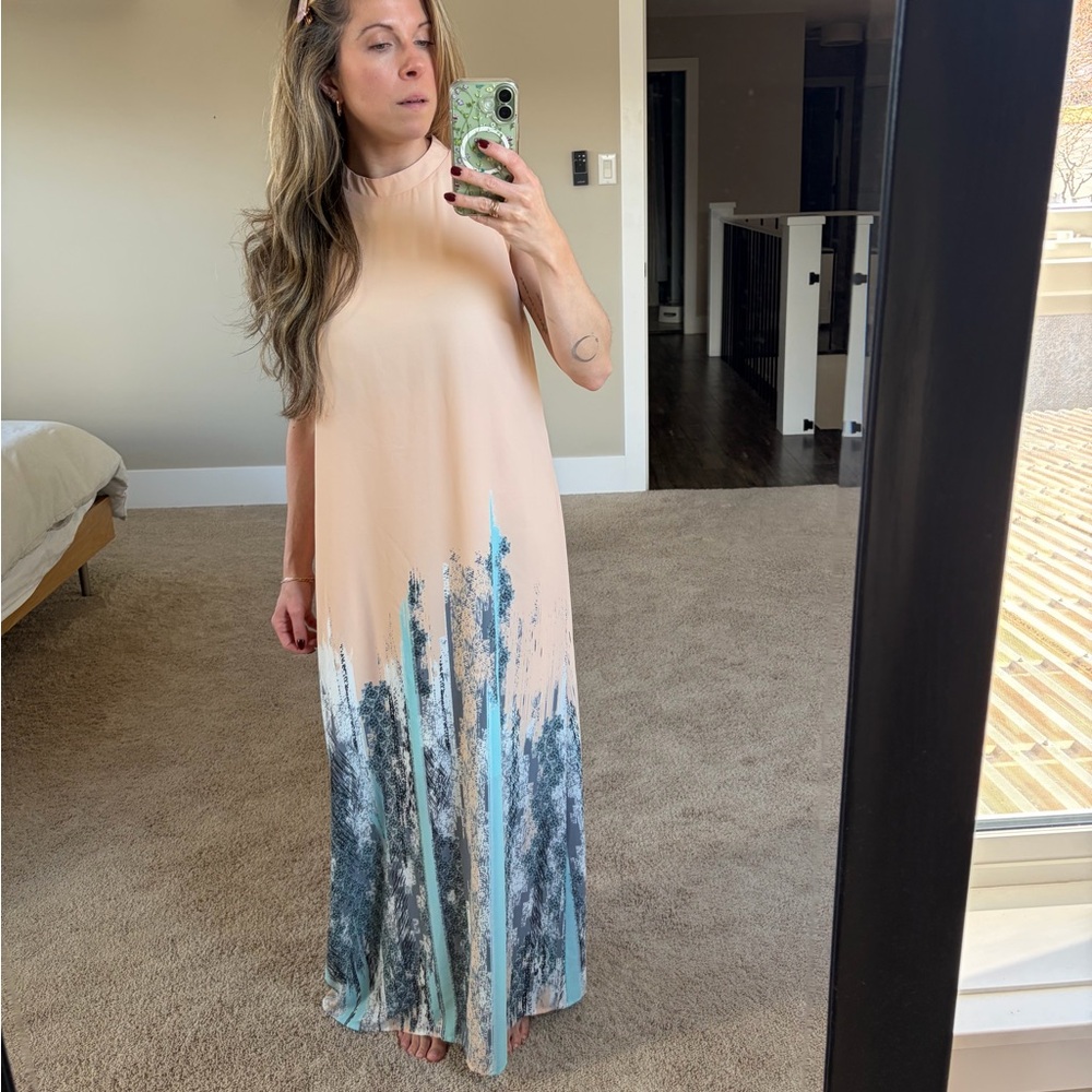 Elegant Sleeveless Maxi Dress in Peach and Blue
